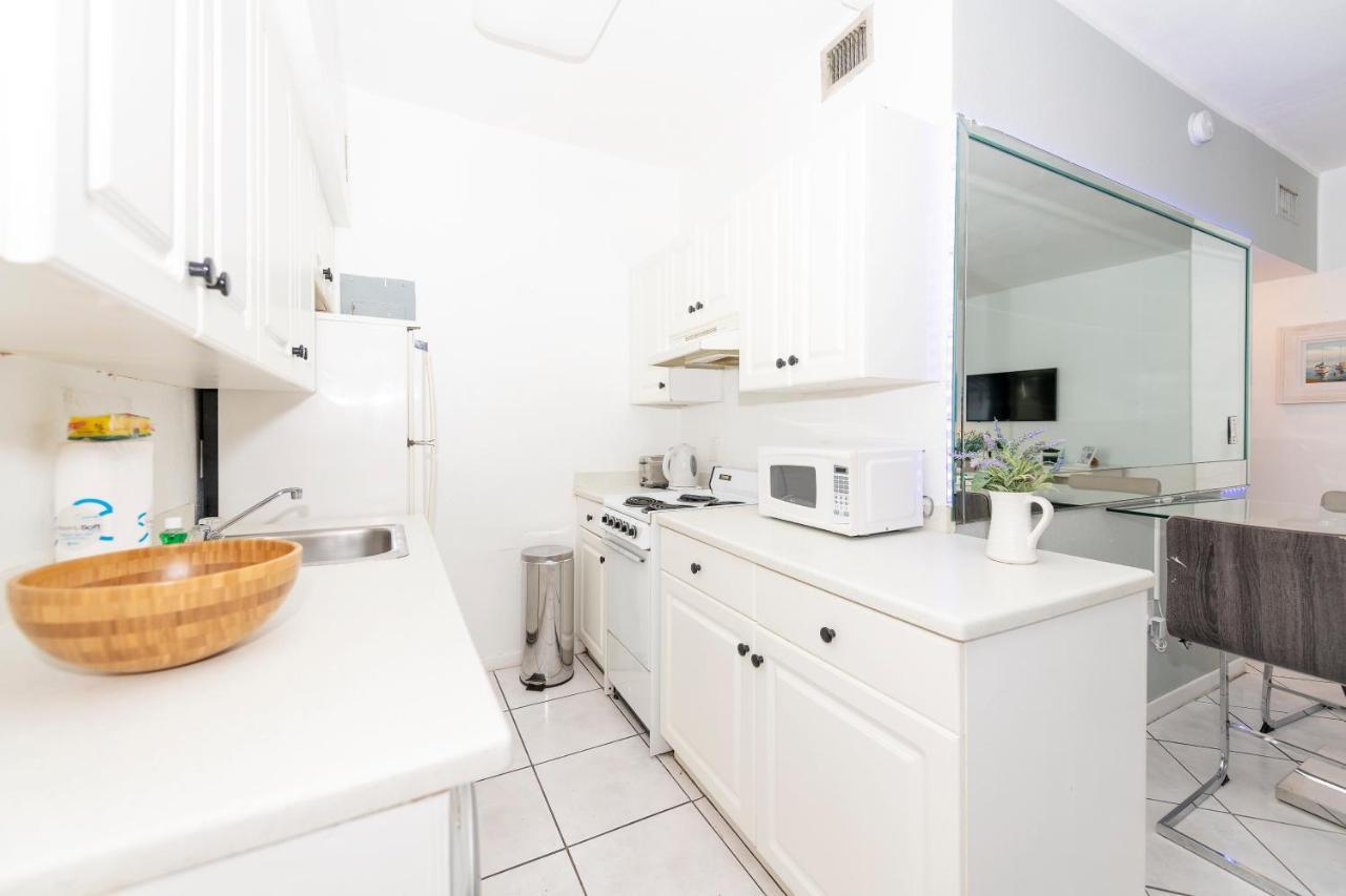 Apartments On Collins Miami Beach Exterior foto